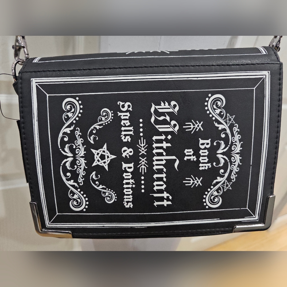 Hot Topic Goth Witchcraft Spells & Potions Book Black Crossbody Bag Purse NWT - Picture 7 of 9